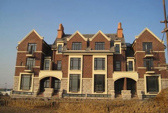 多重人字形坡屋顶